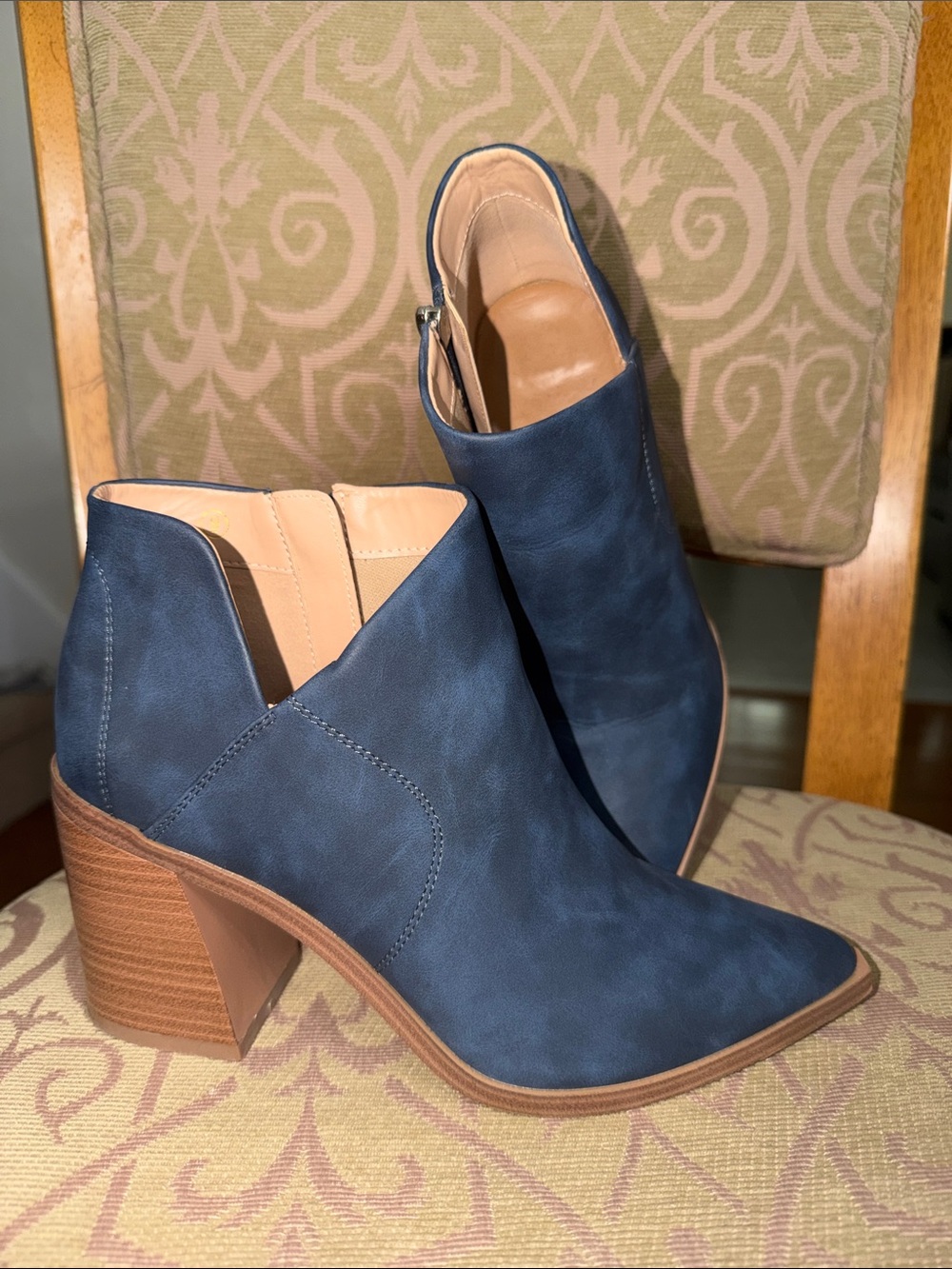 GUC Sz 9 ZBY Blue Booties